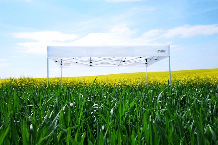 Pārdodu tirdzniecības stendus 3x6