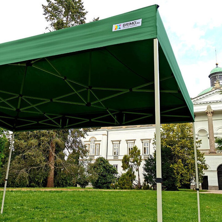 Pārdodu 3x4,5m izstādi